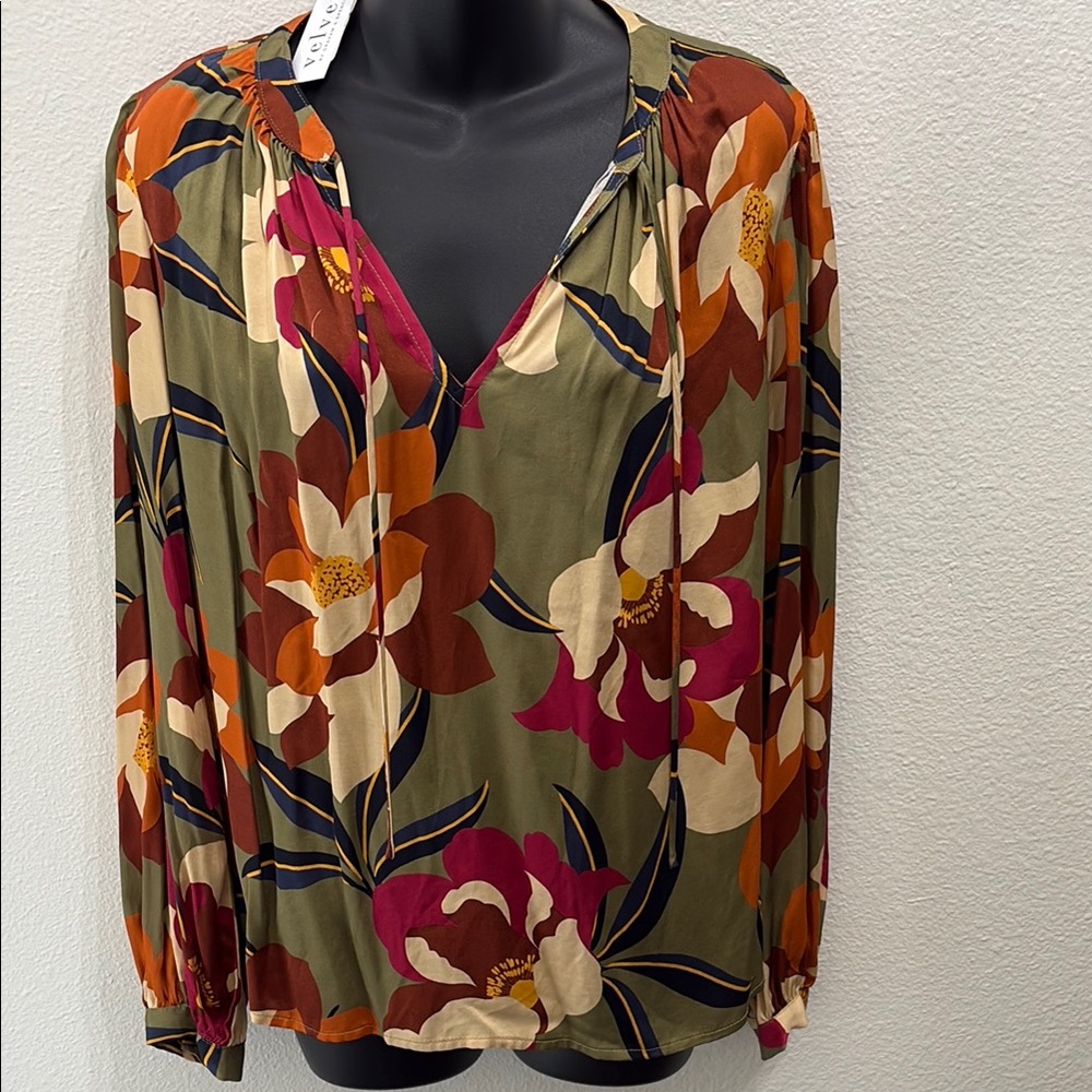 Velvet by Graham & Spencer Green and Red Floral Long Sleeve Blouse